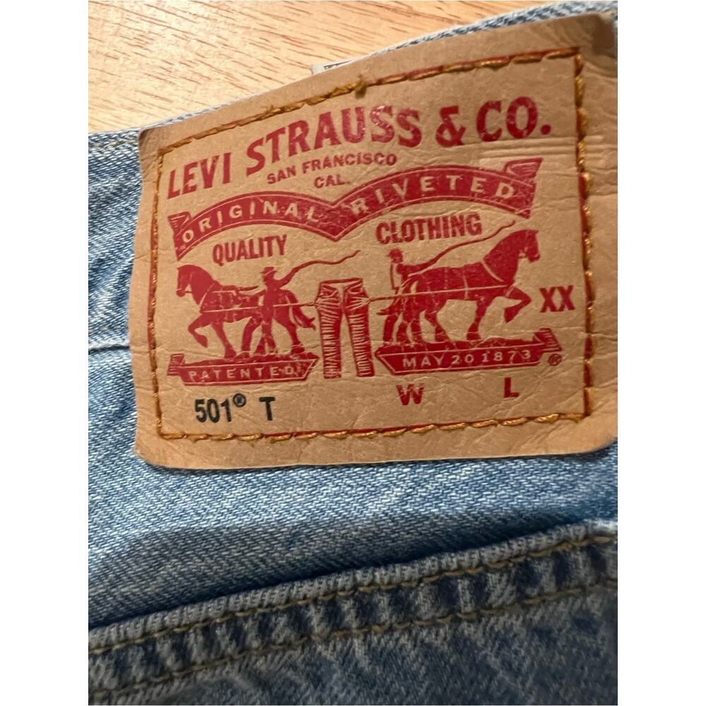 Levi’s 501 T Distressed Jeans Men’s W31 L28 Light Wash Tapered Denim - Picture 3 of 14